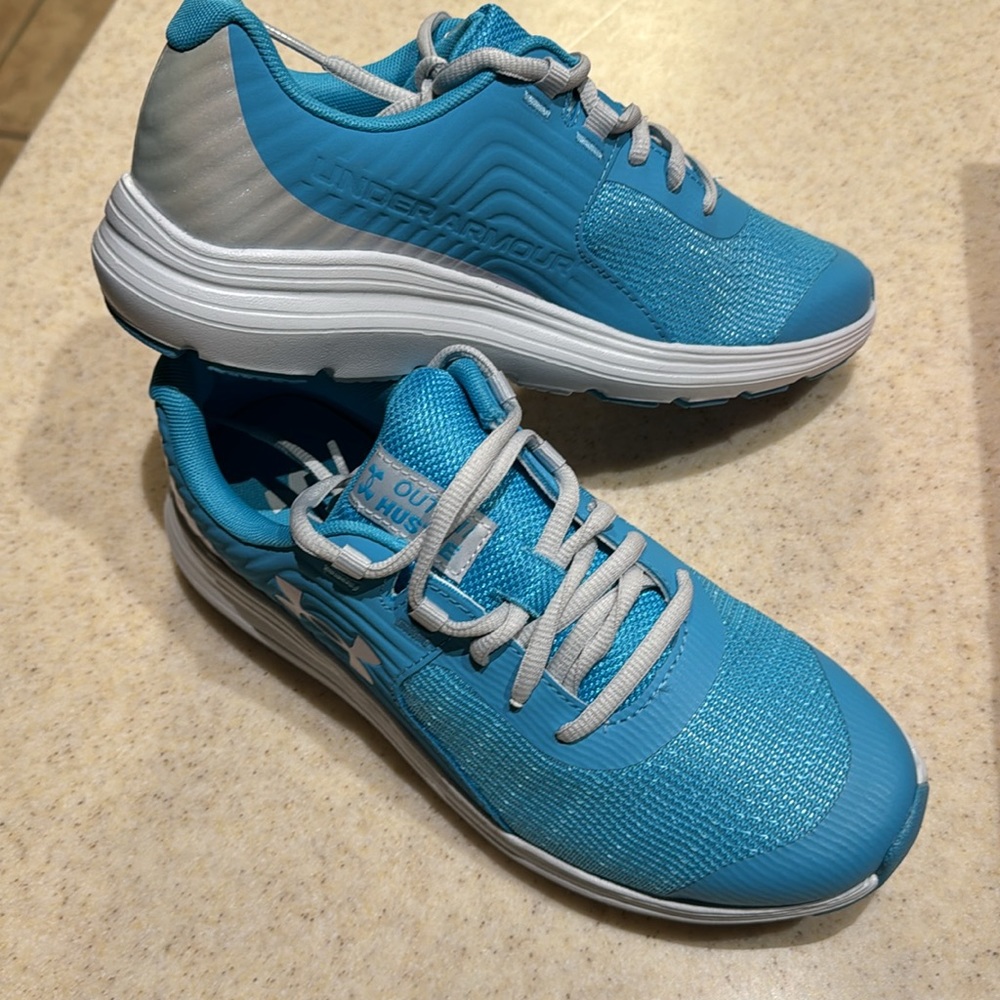 UA GGS Outhustle PRINT athletic shoes